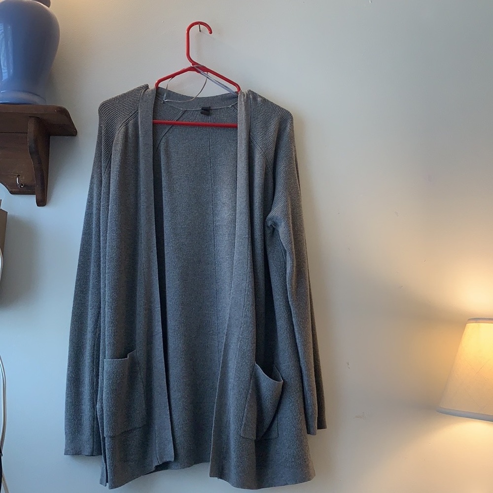 Lulu’s open cardigan. Mid thigh length. Like new.